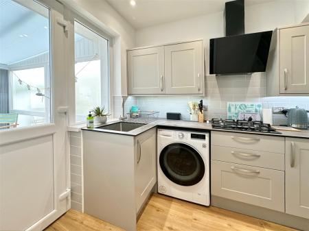 Kitchen Towards Conservatory.JPG