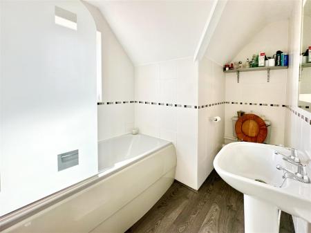 Main Bathroom.JPG