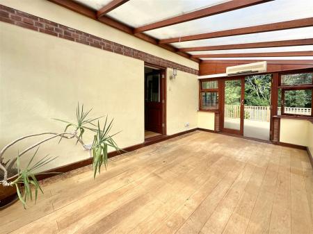 Conservatory Towards Rear Deck.JPG