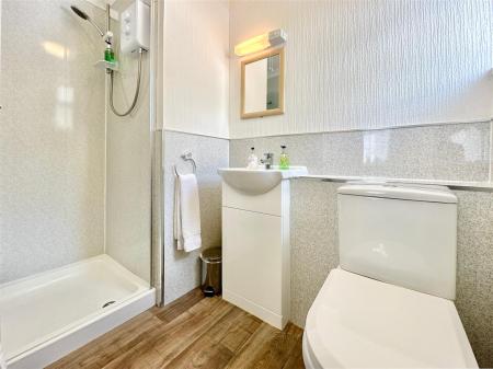 Suite 1 Shower Room.JPG