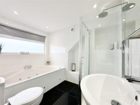 EN Suite Bathroom.JPG