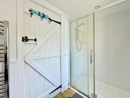 EN Suite Shower Area.JPG