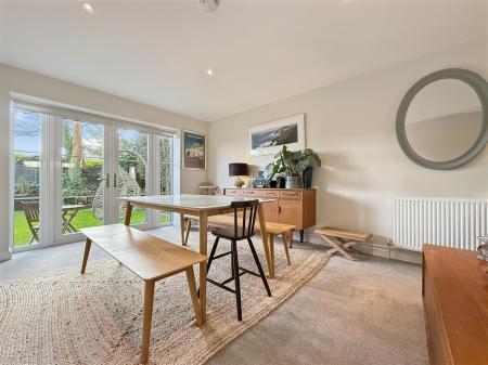 Dining Area Into Garden.JPG