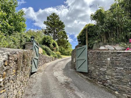 Driveway Gates.JPG