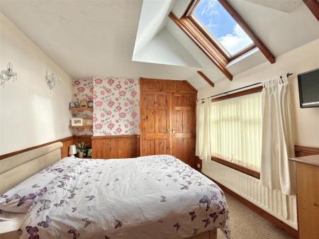 Bedroom 1.jpg