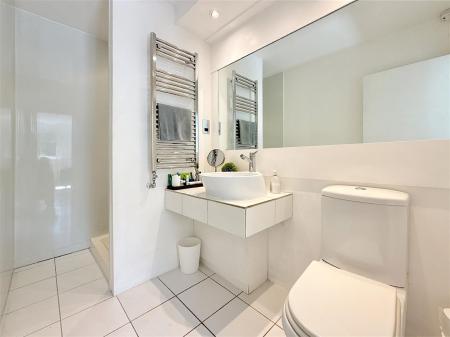 Bed 2 En Suite.JPG