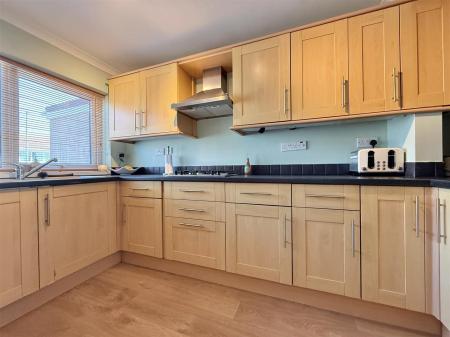 Kitchen (2).jpg