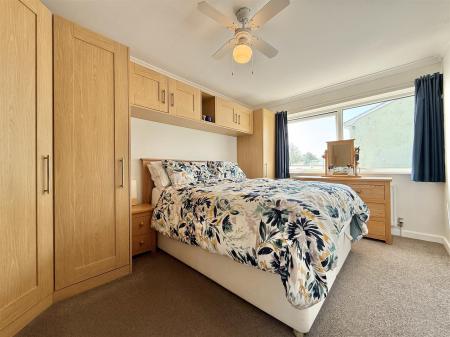 Bed 1.jpg