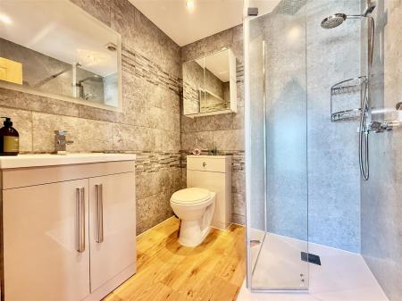 Bedroom 1 Ensuite.jpg