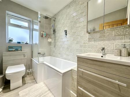 Family Bathroom.JPG