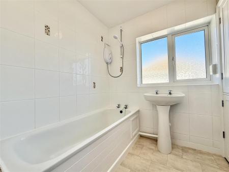 Bathroom_.jpeg