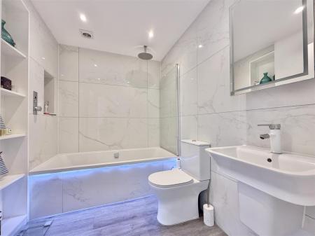 Family Bathroom.jpg