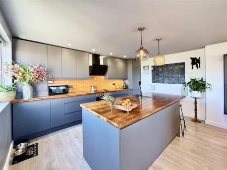 Kitchen Area_.jpg