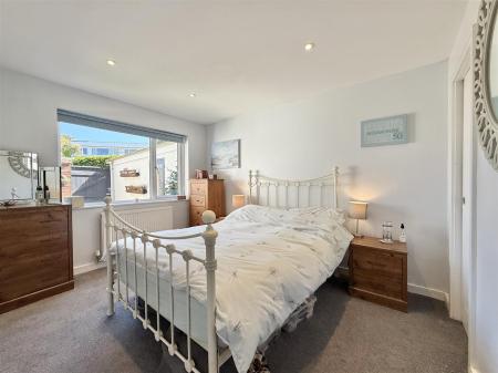 Bedroom 1.jpg
