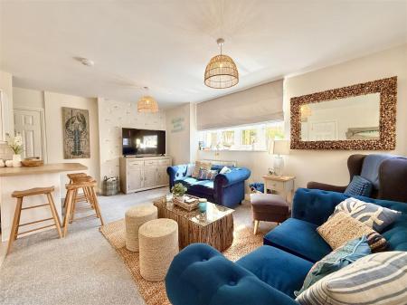 Lounge & Breakfast Bar.JPG