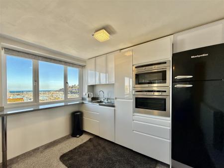 Kitchen Area.jpeg