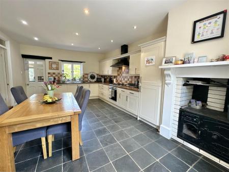 Kitchen_.jpg