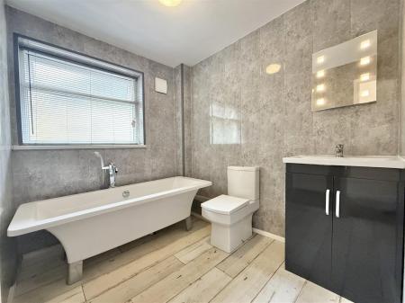 Family Bathroom.jpg