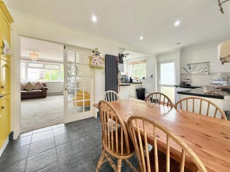 Dining Area.JPG