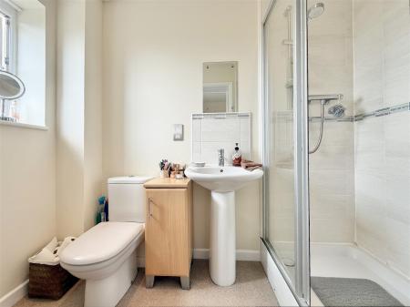 Bed 2 En Suite.JPG