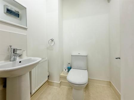 Dowsntairs WC.JPG