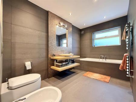 Family Bathroom.jpg