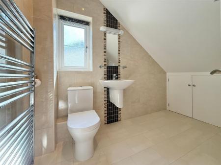 Bed 1 En Suite.JPG