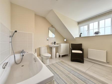 Bed 1 En Suite.JPG