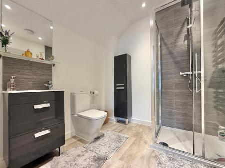 Bedroom 1 Ensuite.jpg