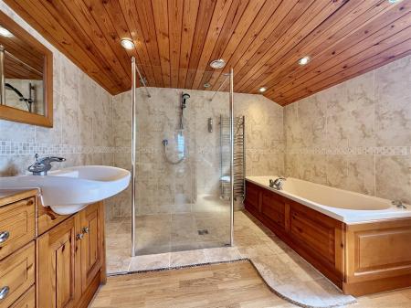 Bathroom.JPG
