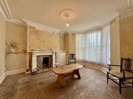 Bedroom 1.JPG