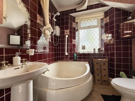 Family Bathroom.jpg