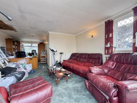 Bedroom 1.jpg