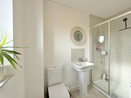 BEdroom 1 Ensuite.jpg