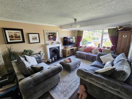 Living Room.jpg