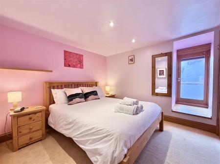 Bedroom 1.jpg