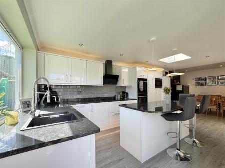 Kitchen_.jpeg