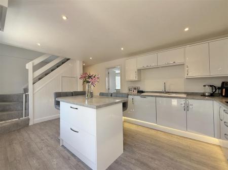 Kitchen (3).jpg