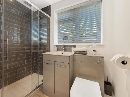 En Suite To Bedroom.JPG