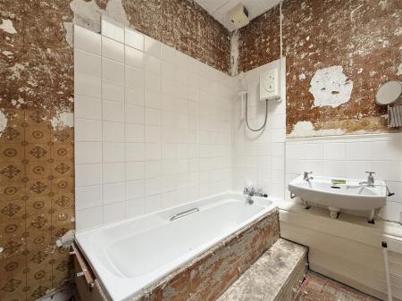 Upstairs Bathroom.jpeg