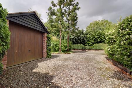 Driveway/Garage