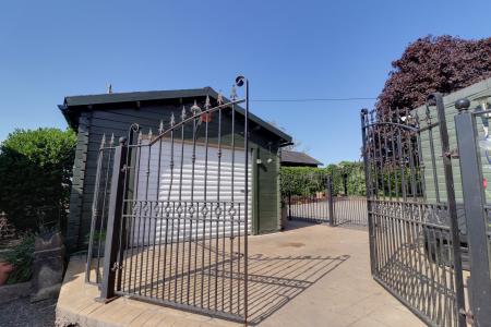 Store/Garage