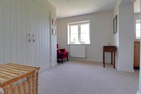 Bed 1 Dressing Room