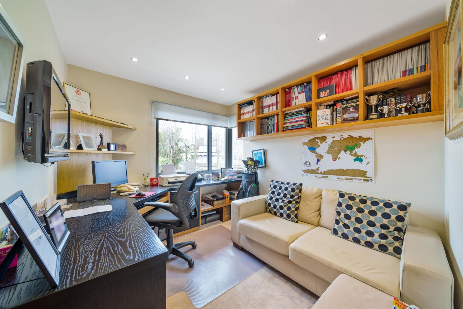 5 bedroom House for sale in Bushey