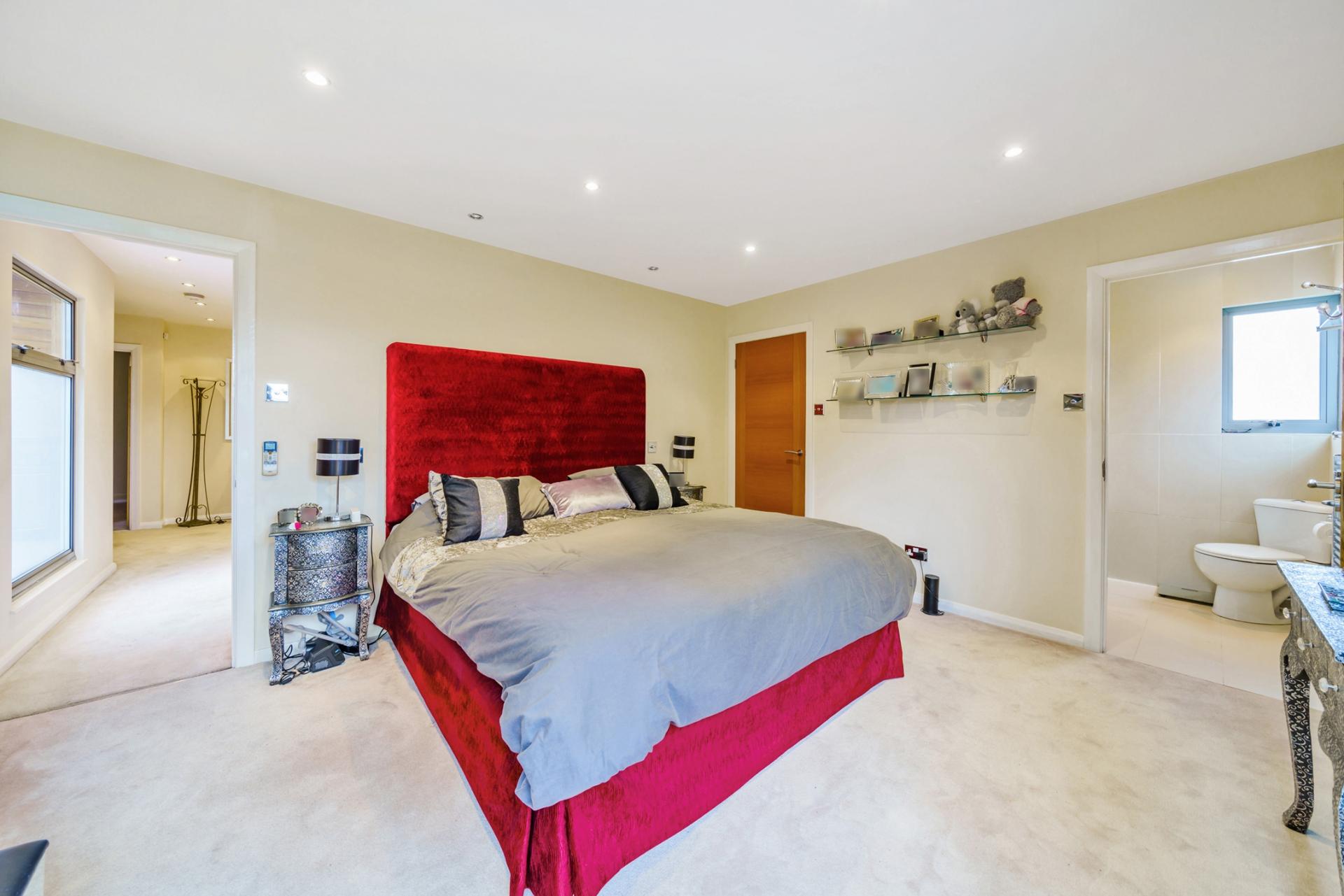5 bedroom House for sale in Bushey