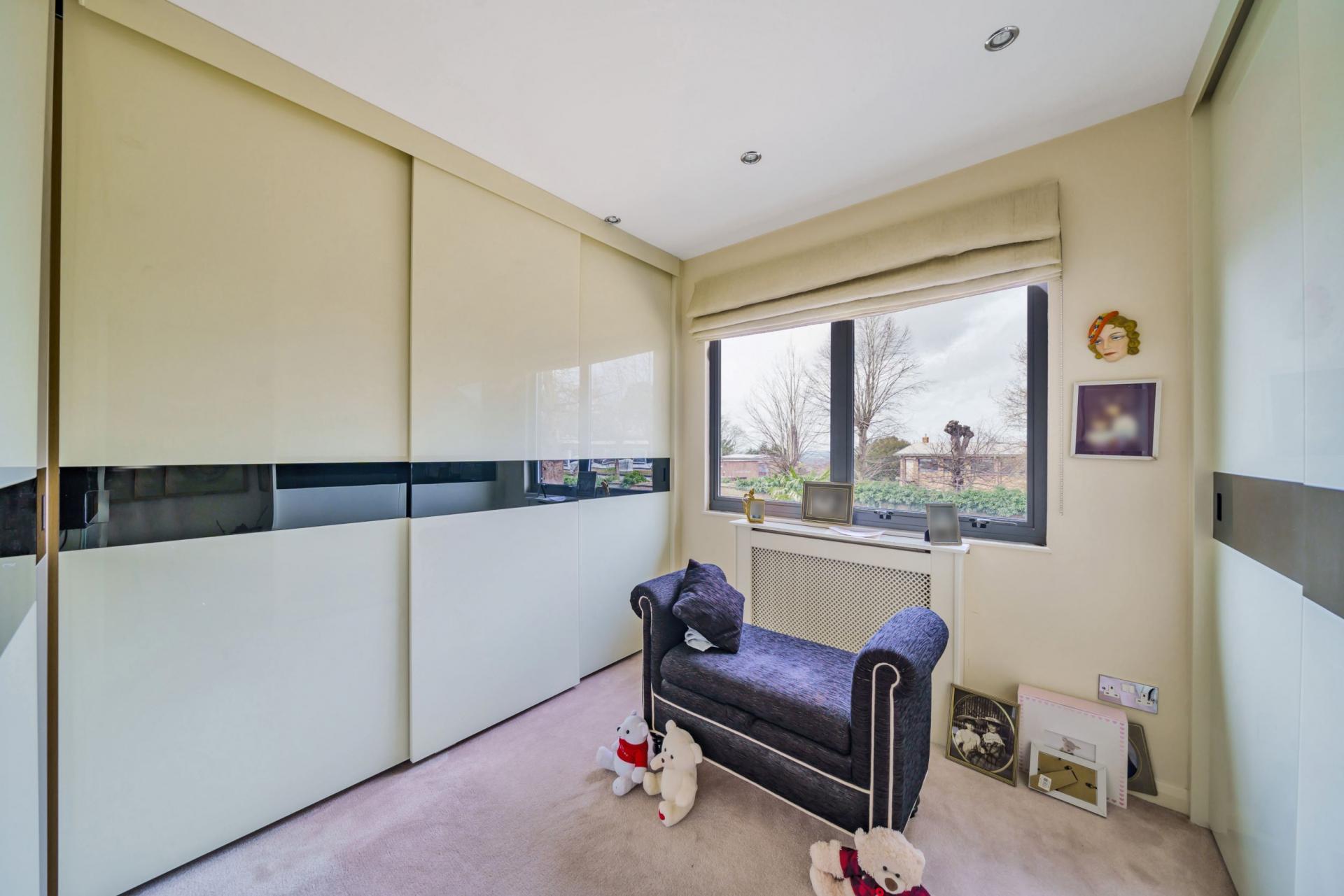 5 bedroom House for sale in Bushey