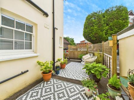 e37b15bc-CAM04018G0-