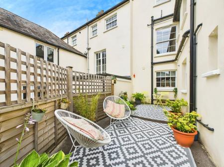 5b80a772-CAM04018G0-