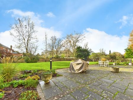 93510a6d-CAM04018G0-