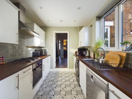 CAM01080G0-PR0323-ST